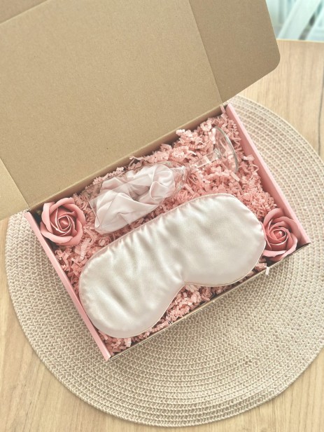 Box prezentowy na urodziny, panieński, dla panny młodej/świadkowej, dla przyjaciółki, dla dziewczyny, dla niej, upominek - kieliszek, gumka Scrunchie, opaska na oczy - biel