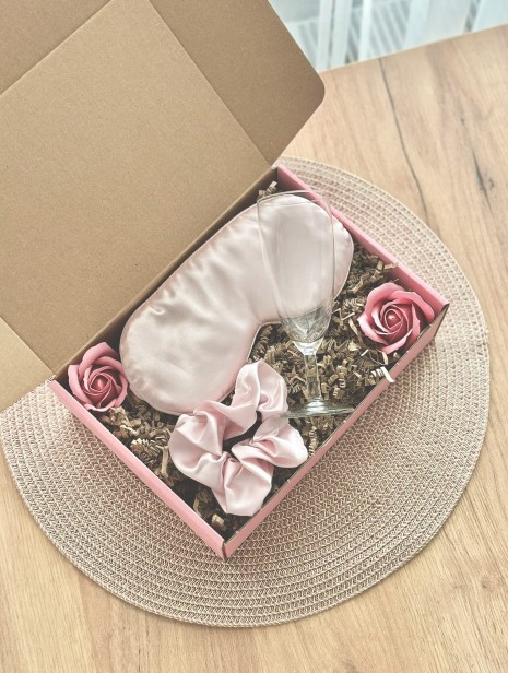 Box prezentowy na urodziny, panieński, dla panny młodej/świadkowej, dla przyjaciółki, dla dziewczyny, dla niej, upominek - kieliszek, gumka Scrunchie, opaska na oczy - biel