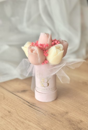 FlowerBox z kwiatów z mydełek glicerynowych z dodatkiem koziego mleka - tulipan pink CANDY- na urodziny, ślub, imieniny, panieński, baby shower, podziękowanie, dla mamy, przyjaciółki, pary młodej, świadkowej, nauczyciela, babci, upominek, prezent