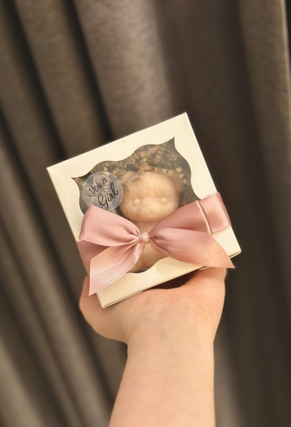 Mydełko miś w białym pudełeczku ze wstążką - możliwość PERSONALIZACJI - drobny upominek, prezent, podziękowanie, podziękowania, baby shower, chrzciny, urodziny i inne uroczystości, dla dziecka, dla niej