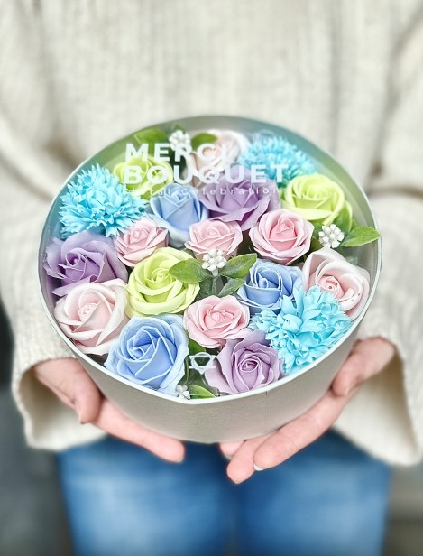 FlowerBox SPRING z kwiatów mydlanych PREMIUM - panieński, ślub, prezent na urodziny, imieniny, podziękowania rodziców, dla świadkowej, nauczyciela, mamy, podziękowanie