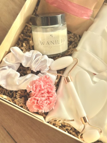 RelaxBox - chwila relaxu - box prezentowy biel PREMIUM - baby shower, dla przyszłej mamy, dzień mamy, urodziny, walentynki, dla dziewczyny, panieński, ślub, dla Niej