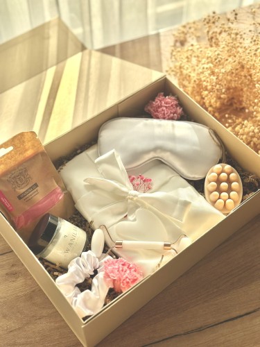 RelaxBox - chwila relaxu - box prezentowy biel PREMIUM - baby shower, dla przyszłej mamy, dzień mamy, urodziny, walentynki, dla dziewczyny, panieński, ślub, dla Niej