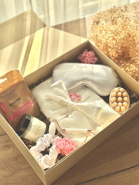 RelaxBox - chwila relaxu - box prezentowy biel PREMIUM - baby shower, dla przyszłej mamy, dzień mamy, urodziny, walentynki, dla dziewczyny, panieński, ślub, dla Niej
