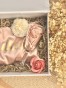 BridesmaidBox - box prezentowy dla Świadkowej - personalizowany szlafrok, piwonia, kieliszek, gumka, roler i masażer Gua Sha - podziękowanie, prezent, zapytanie o świadkowanie, panieński, ślub