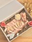 BridesmaidBox - box prezentowy dla Świadkowej - personalizowany szlafrok, piwonia, kieliszek, gumka, roler i masażer Gua Sha - podziękowanie, prezent, zapytanie o świadkowanie, panieński, ślub