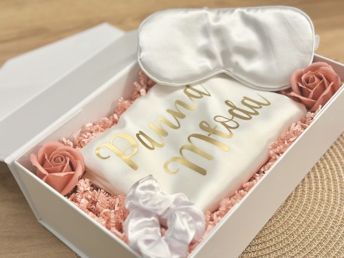 BridalBox - box prezentowy dla Panny Młodej - personalizowany szlafrok, opaska na oczy, gumka Scrunchie - prezent na ślub, panieński