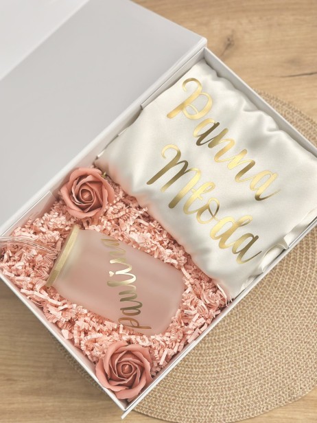 BridalBox - box prezentowy dla Panny Młodej - personalizowany szlafrok, kubek z bambusową pokrywką i szklaną rurką - prezent na ślub, panieński