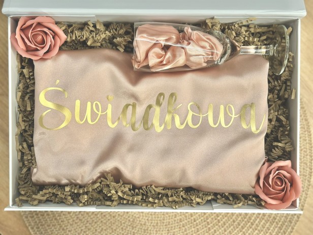 BridesmaidBox - box prezentowy dla Świadkowej - personalizowany szlafrok, kieliszek, gumka Scrunchie - podziękowanie, prezent, zapytanie o świadkowanie, panieński, ślub