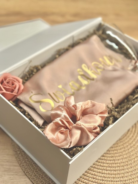 BridesmaidBox - box prezentowy dla Świadkowej - personalizowany szlafrok, kieliszek, gumka Scrunchie - podziękowanie, prezent, zapytanie o świadkowanie, panieński, ślub