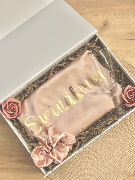 BridesmaidBox - box prezentowy dla Świadkowej - personalizowany szlafrok, kieliszek, gumka Scrunchie - podziękowanie, prezent, zapytanie o świadkowanie, panieński, ślub