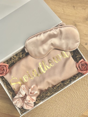 BridesmaidBox - box prezentowy dla Świadkowej - personalizowany szlafrok, opaska na oczy, gumka Scrunchie - podziękowanie, prezent, zapytanie o świadkowanie, panieński, ślub