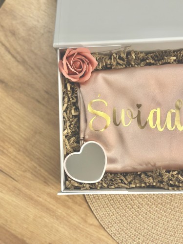 BridesmaidBox - box prezentowy dla Świadkowej - personalizowany szlafrok, kieliszek, lusterko serduszko - podziękowanie, prezent, zapytanie o świadkowanie, panieński, ślub
