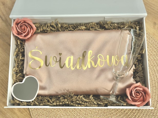BridesmaidBox - box prezentowy dla Świadkowej - personalizowany szlafrok, kieliszek, lusterko serduszko - podziękowanie, prezent, zapytanie o świadkowanie, panieński, ślub