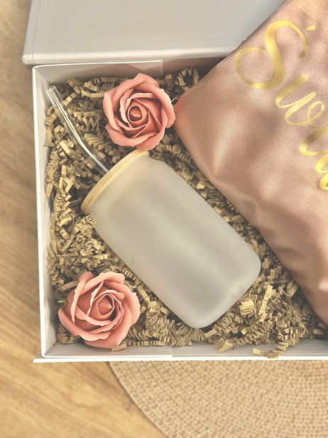 BridesmaidBox - box prezentowy dla Świadkowej - personalizowany szlafrok, kubek z bambusową pokrywką i szklaną rurką- podziękowanie, prezent, zapytanie o świadkowanie, panieński, ślub