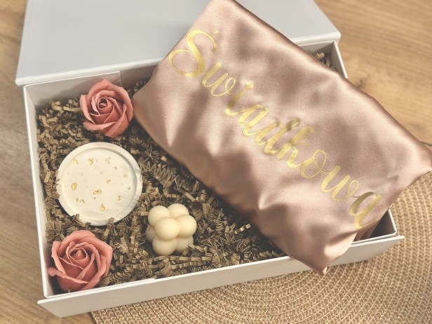 BridesmaidBox - box prezentowy dla Świadkowej - personalizowany szlafrok, podstawka z gipsu polimerowego i świeczka sojowa - podziękowanie, prezent, zapytanie o świadkowanie, panieński, ślub