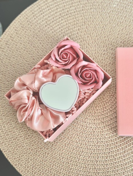 Mini Box prezentowy na panieński, urodziny, dla panny młodej/świadkowej, dla przyszłej mamy, baby shower, dla niej, dla przyjaciółki, dla dziewczyny, upominek - gumka Scrunchie  i lusterko - róż