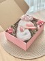 Box prezentowy na urodziny, panieński, dla panny młodej/świadkowej, dla przyszłej mamy, na baby shower, dla niej, dla przyjaciółki, dla dziewczyny, upominek - opaska na oczy, gumka Scrunchie, roler i masażer Gua Sha