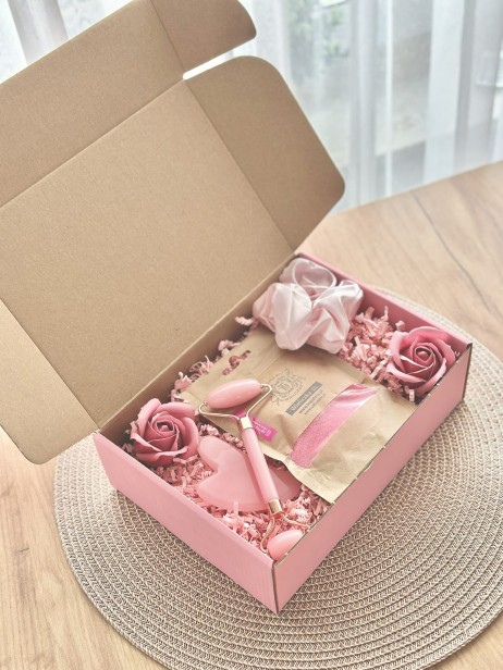Box prezentowy na urodziny, panieński, dla panny młodej/świadkowej, dla przyszłej mamy na baby shower, dla niej, dla przyjaciółki, dla dziewczyny, upominek - gumka Scrunchie, roler i masażer Gua Sha, sól do kąpieli Wieliczka