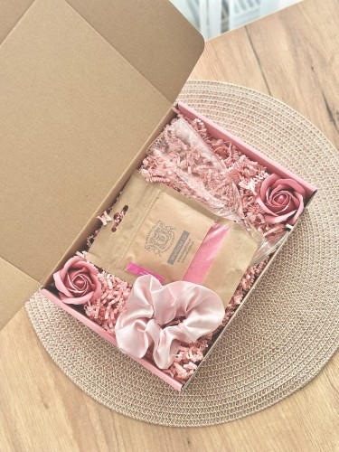 Box prezentowy na urodziny, panieński, dla panny młodej/świadkowej, dla przyjaciółki, dla dziewczyny, dla niej, upominek - kieliszek, gumka Scrunchie, sól do kąpieli Wieliczka