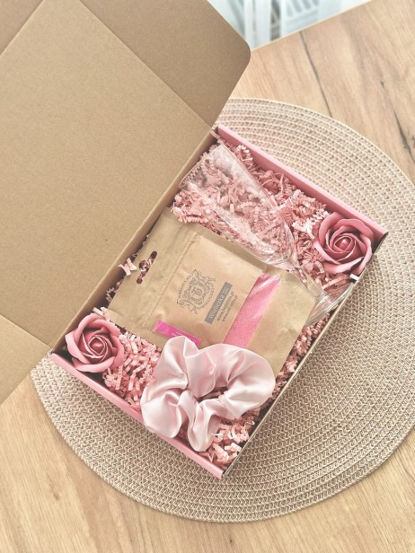 Box prezentowy na urodziny, panieński, dla panny młodej/świadkowej, dla przyjaciółki, dla dziewczyny, dla niej, upominek - kieliszek, gumka Scrunchie, sól do kąpieli Wieliczka