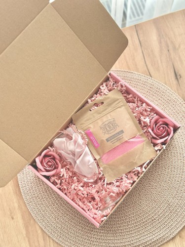 Box prezentowy na urodziny, panieński, dla panny młodej/świadkowej, dla przyjaciółki, dla dziewczyny, dla niej, upominek - kieliszek, gumka Scrunchie, sól do kąpieli Wieliczka