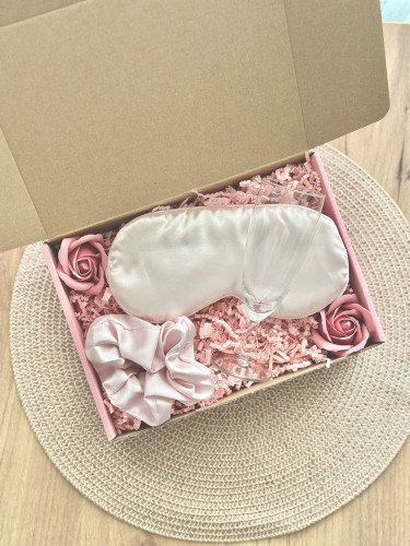 Box prezentowy na urodziny, panieński, dla panny młodej/świadkowej, dla przyjaciółki, dla dziewczyny, dla niej, upominek - kieliszek, gumka Scrunchie, opaska na oczy